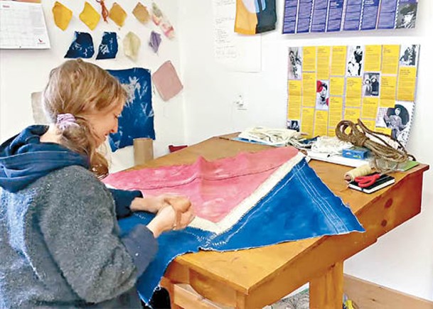 加拿大：紐曼手工縫製旗幟。