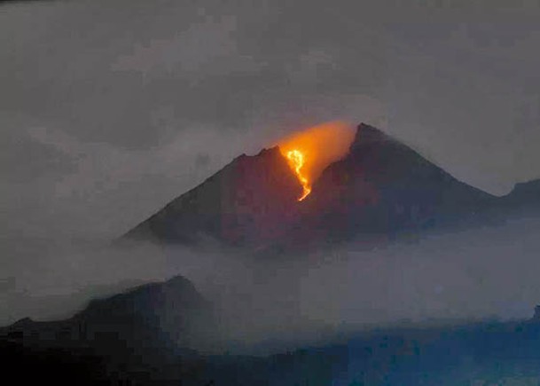 爪哇島火山凌晨爆發  印尼急撤253居民