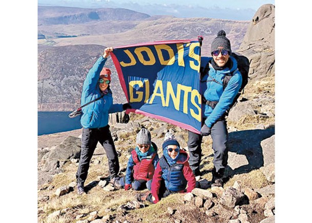 英6歲雙胞胎 成功挑戰爬7名山