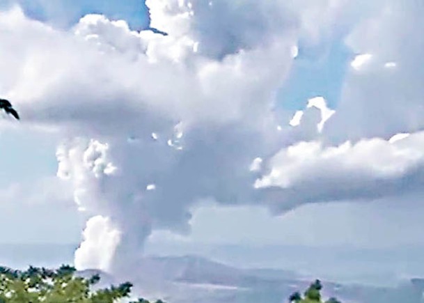 菲火山爆發  撤離8000人