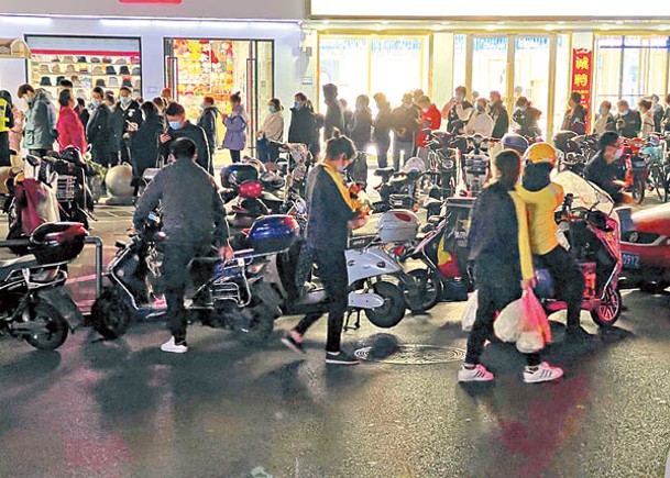 上海分段強檢  超市現搶購潮