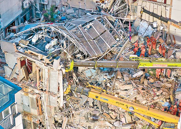 江蘇酒店倒塌釀17死  當局指野蠻施工