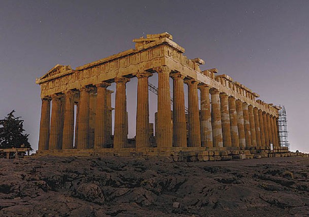 雅典：希臘巴特農神殿關燈。