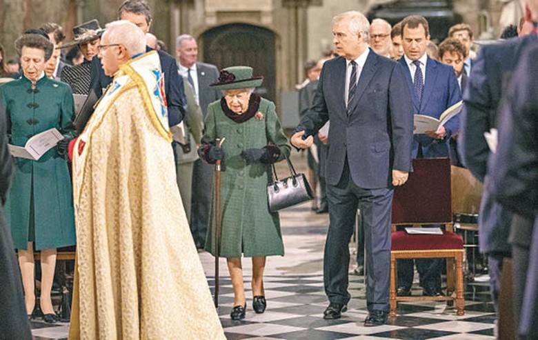 英女王出席紀念儀式。