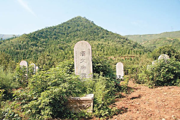 霸陵坐落白鹿原的江村。