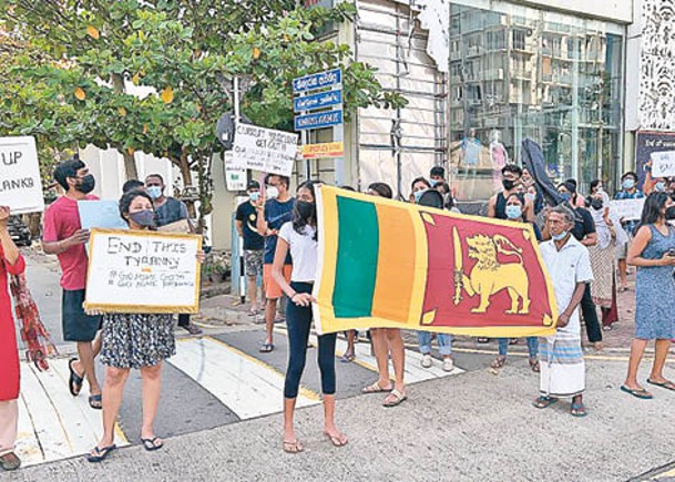 首都科倫坡示威浪潮未平息。