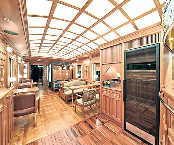 車廂內增設日式茶室。