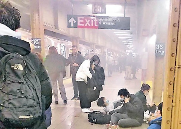 紐約地鐵站爆槍擊  13人受傷