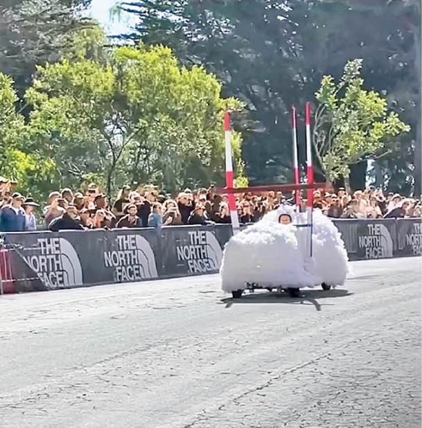 部分參賽賽車外形怪異。