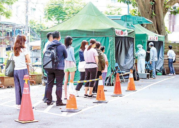 台疫情惡化 744本地病例創新高