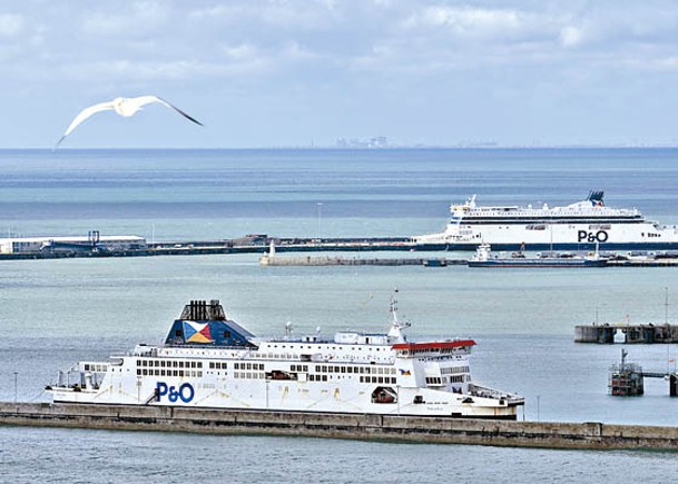 英法海峽渡輪運輸受阻。