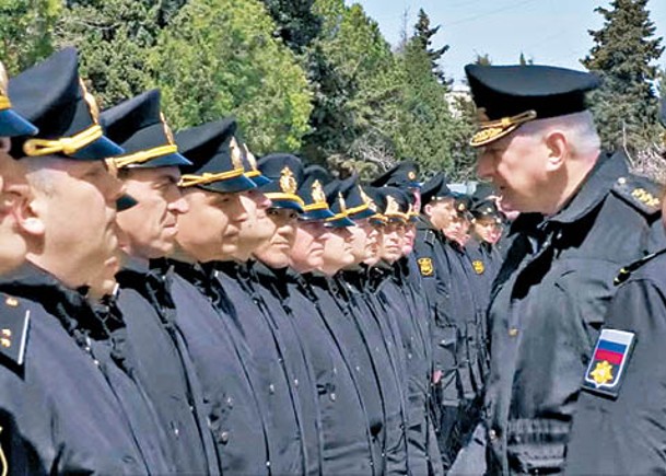 莫斯科號120官兵現身  俄網上發片  海軍總司令檢閱