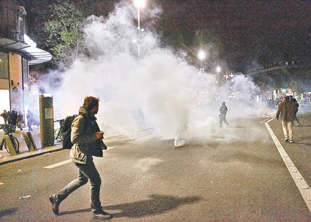 巴黎集會抗議結果  警催淚彈驅散