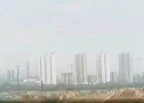 北京市受外來沙塵影響，灰濛濛一片。