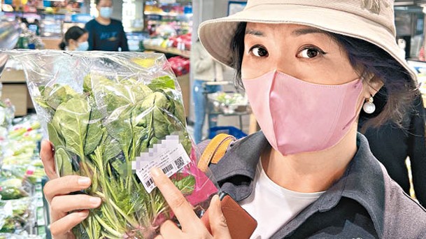 劉欣指商店新鮮農產品返貨很快。