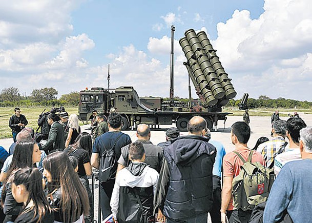 塞爾維亞展示從中國引進的FK3防空導彈系統。