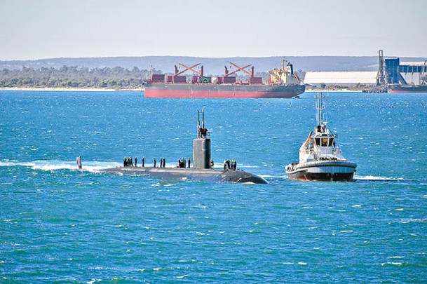 美軍核潛艇駛入斯特靈海軍基地。