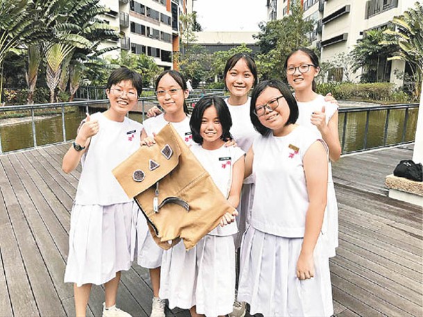 女學生設計的雙肩包獲得中學組冠軍。