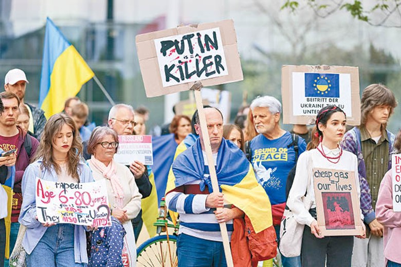 德國柏林民眾要求政府禁止進口俄國能源。（Getty Images圖片）