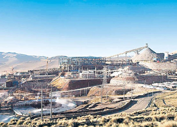 中資企業在秘魯開採銅礦。