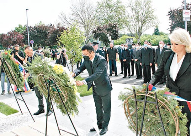 北約轟炸23周年  華駐塞使館悼念