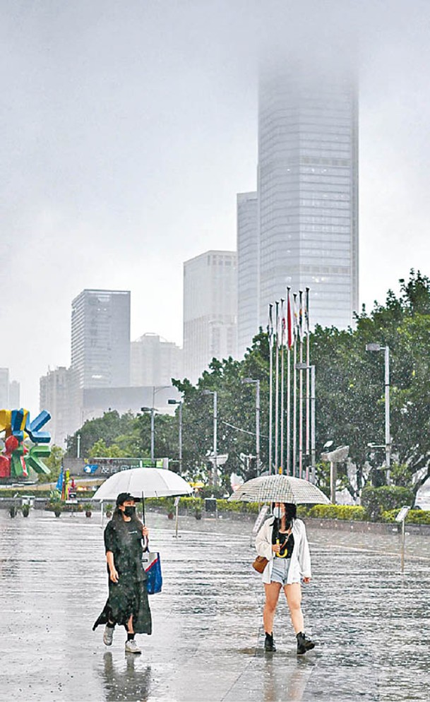 廣州：廣州多區發出暴雨預警。