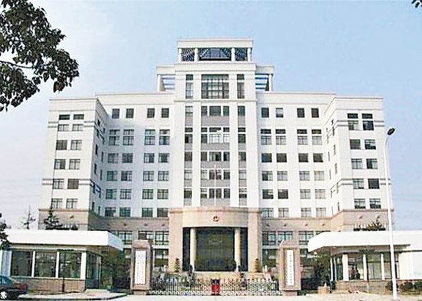 上海市浦東新區檢察院向葉女提起公訴。
