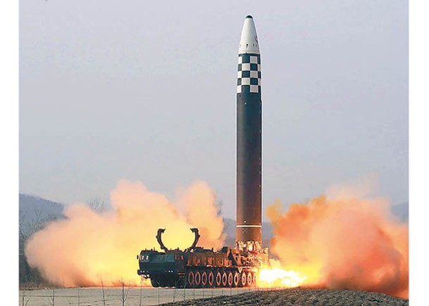 北韓早前試射火星17型洲際彈道導彈。