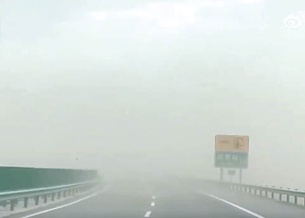 沙塵暴襲青海格爾木  影響交通