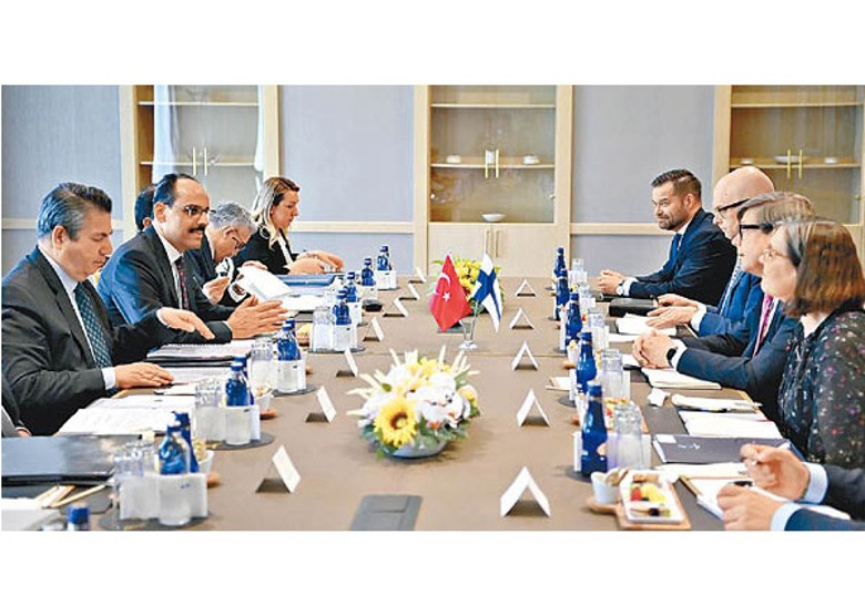 土耳其及芬蘭代表開會。
