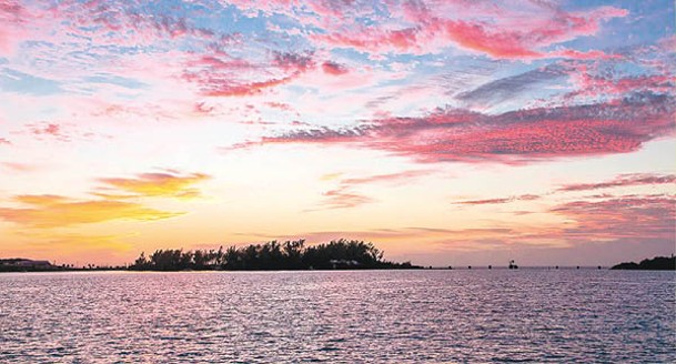 乘客可欣賞夕陽美景。