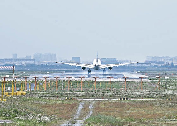 上海將逐步恢復飛機航班。（中新社圖片）