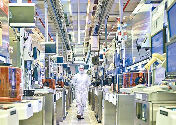 雷蒙多呼籲放手讓晶片商在本土生產。