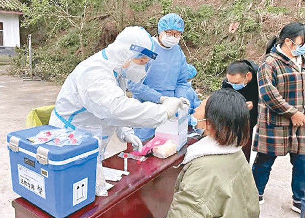 四川閬中市要求民眾自費核酸檢測。