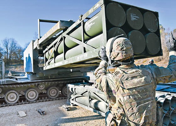 美國早前向烏克蘭提供M270多管火箭炮。
