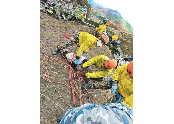 尼泊爾墜機22死  黑盒已尋回