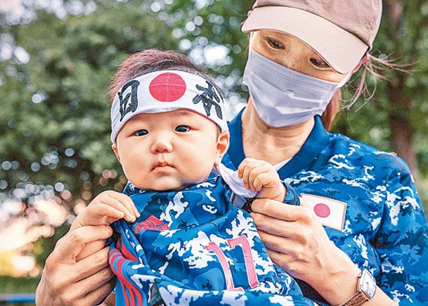 日本出生率持續下跌。