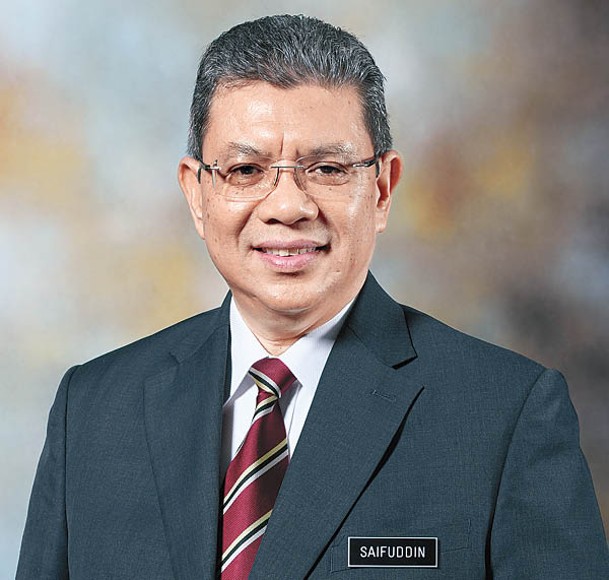 王毅與馬來西亞外長賽義夫丁‧阿卜杜拉（圖）通電話。