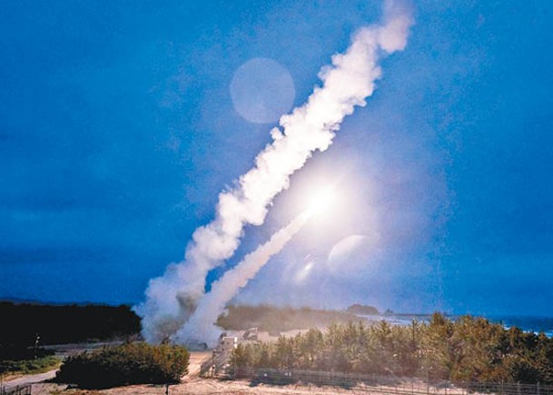 美韓聯軍發射導彈對朝展示武力。