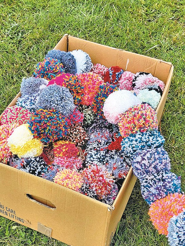 所有絨球均由剩餘廢料製作而成。