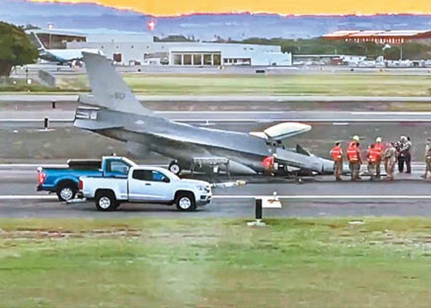 自美返台  F16A戰機迫降夏威夷
