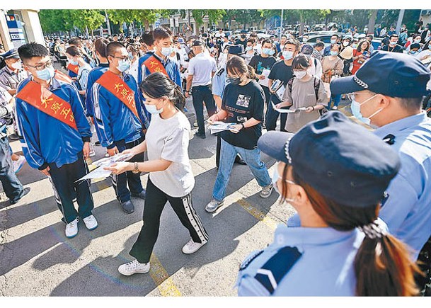 高考首日多地傳作弊