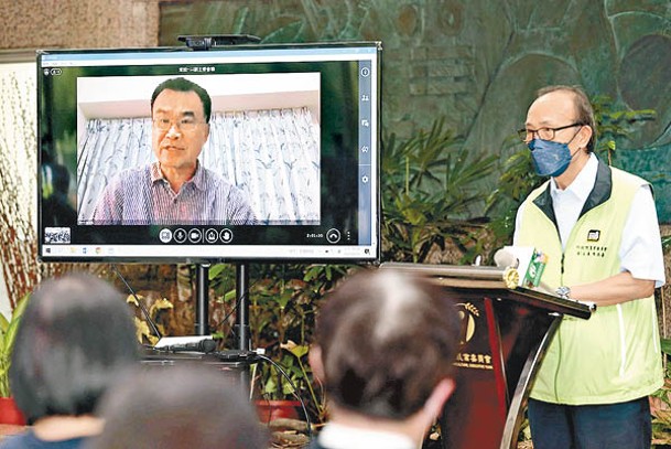 陳吉仲（左）以視像形式說明保障漁民權益的措施。（中時電子報圖片）