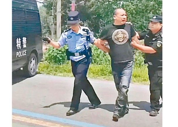 疑犯逃往江蘇期間，被警方逮捕。