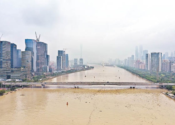 廣州市中心城區的珠江高潮位持續上漲。（中新社圖片）
