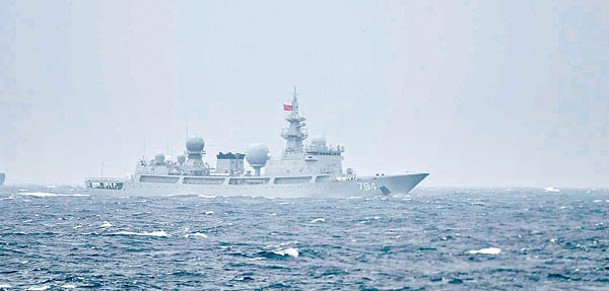 解放軍815型電子偵察艦