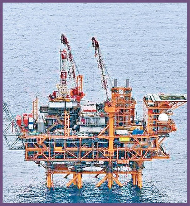 日本抗議中國在東海建成開採油氣田設施。