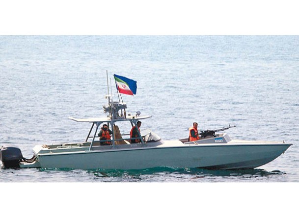 3伊朗快艇霍爾木茲逼近美艦