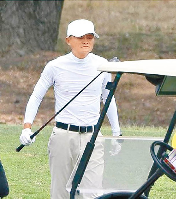 馬雲現身馬略卡島打高爾夫球。