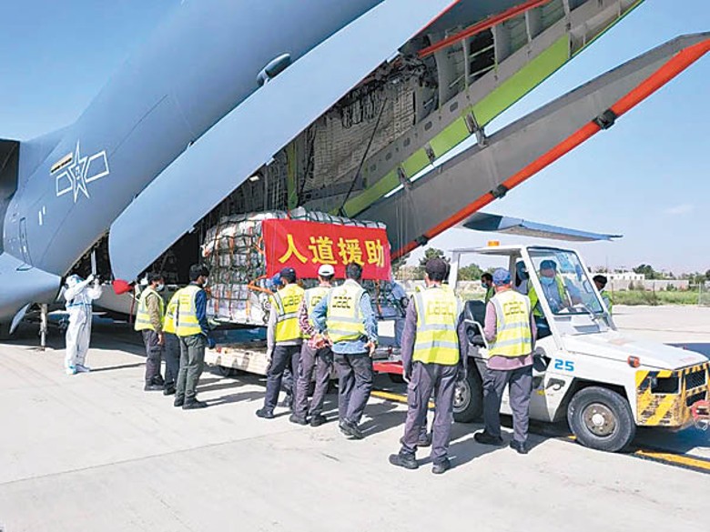 解放軍運20運輸機抵達喀布爾機場。